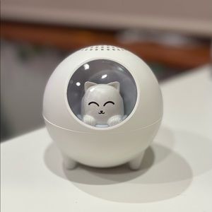 white cat bluetooth speaker